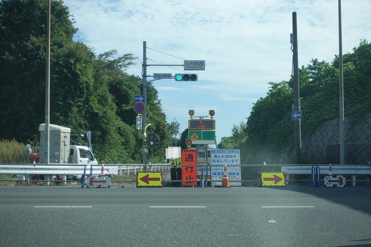 上片田(西)交差点の舗装工事