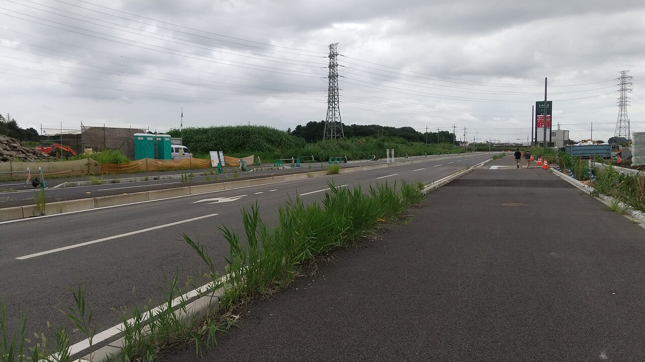 スターバックスコーヒーカインズ古河店前の道路